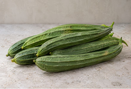 Peechinga / Ridge Gourd / പീച്ചിങ്ങ - 1.00 Kg ( Ozone washed )